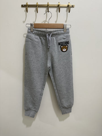 SWEATPANTS WITH SMALL BEAR PATCH